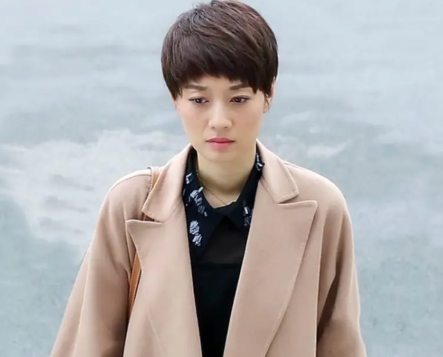 《奋斗》播出15年，10位演员境况差距大，两人塌房，女5号成赢家