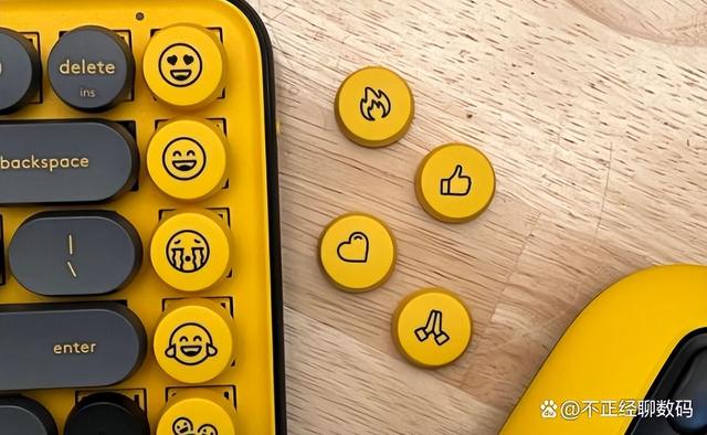罗技游戏软件怎么下载，罗技鼠标软件怎么下载（评测：复古魅力的现代机械键盘）