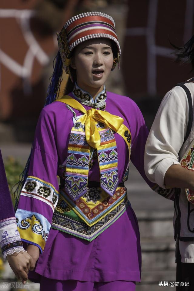 来云南，别只知道吃米线！各种特色小吃让人停不下嘴，顿顿不重样