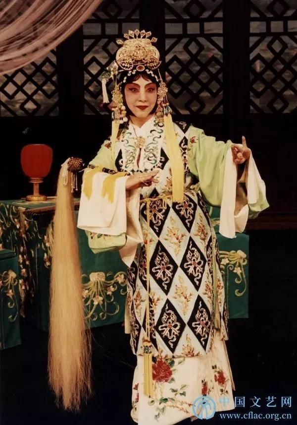 杜近芳现代京剧艺术欣赏，杜近芳“十大名剧”掠影