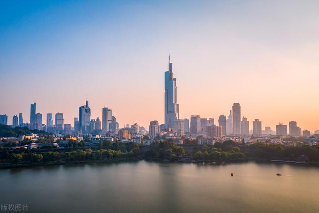 南京国际金融中心，南京cbd进展为什么慢（300米以上超高层建筑超10个——将发展成全球新兴摩天都市）