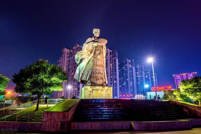 关于诸葛亮的作文，神机妙算的诸葛亮作文（反向思维中考满分作文《诸葛亮真的聪明吗）