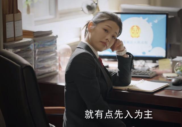 莫小贝 王莎莎，莫小贝素颜照（饰演女法官红唇配西装）