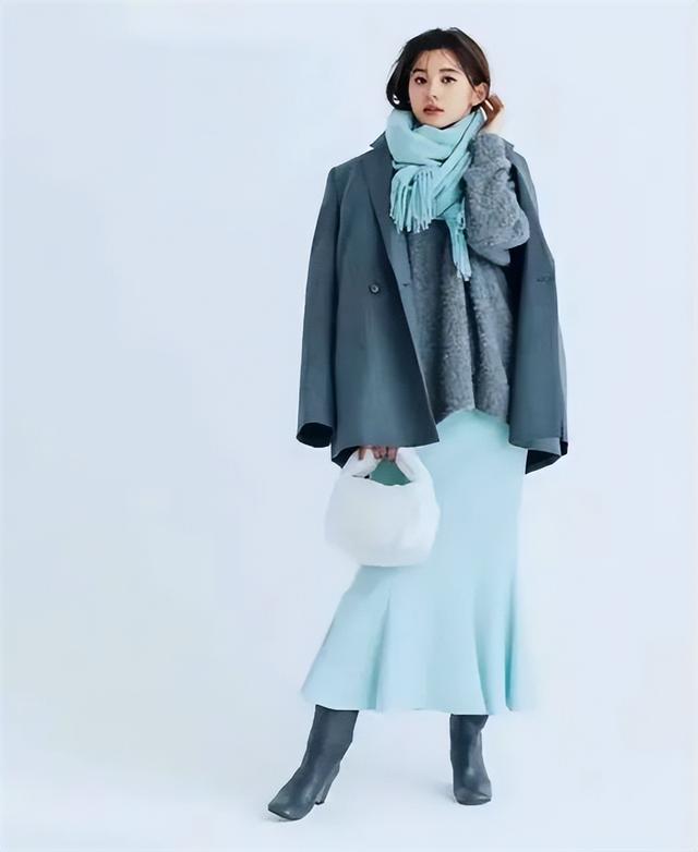 春季型人色彩搭配,春季型人色彩搭配要领(2023开运色搭配)