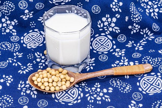 大豆和黄豆的区别图片，大豆和黄豆的区别图片大全（豆一和豆二的区别）