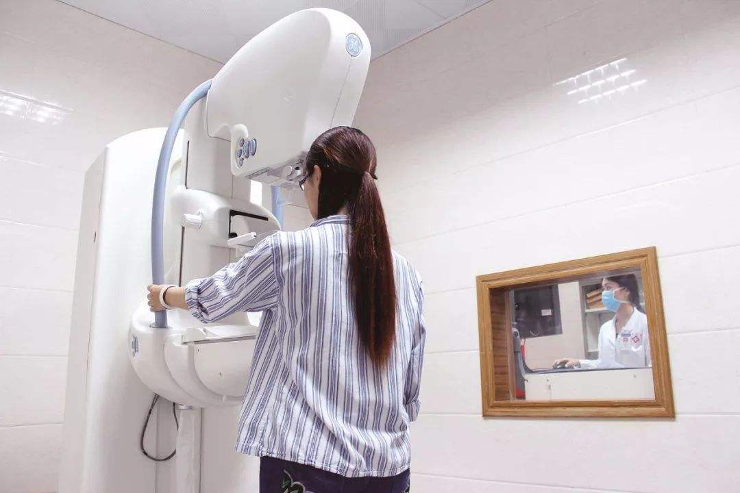 "钼靶"又名为:乳腺x线摄影系统