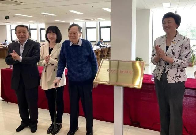 杨振宁与翁帆有孩子吗，杨振宁与翁帆结婚16年（当年28岁嫁给8旬老人的翁帆）