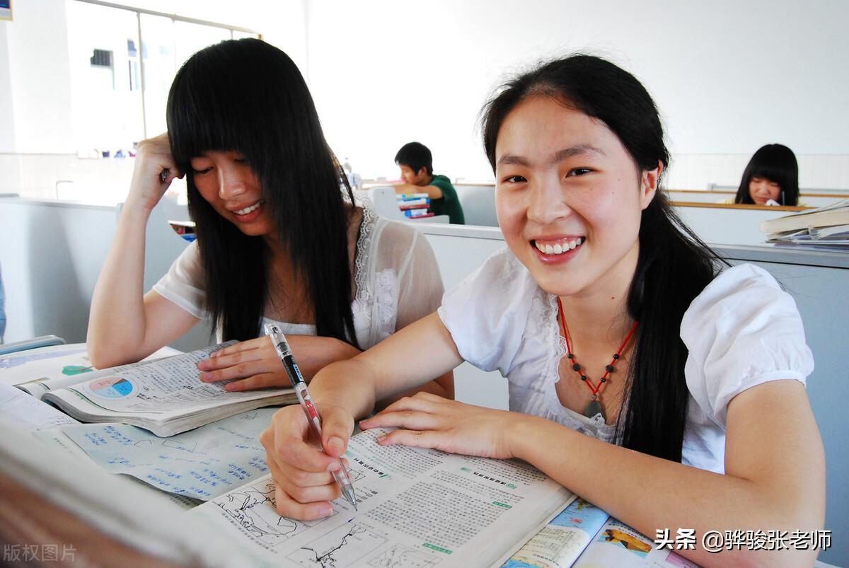 文科女生学什么专业就业前景好，文科最好三个专业一览