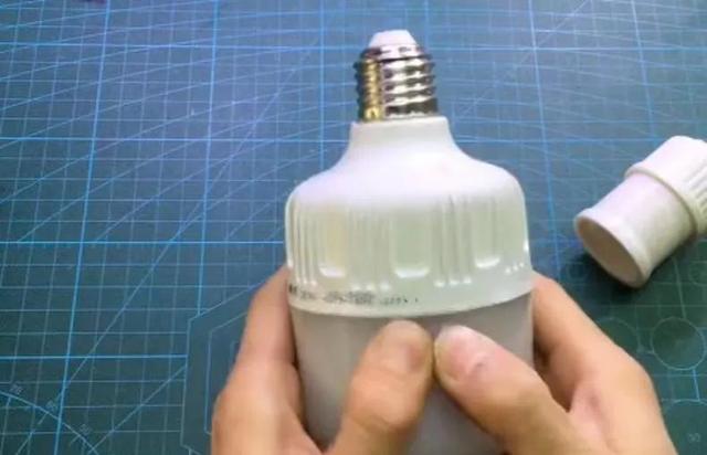 灯泡坏了怎么修，灯具电路坏了怎么修（今天教你这样修复，简单又实用）