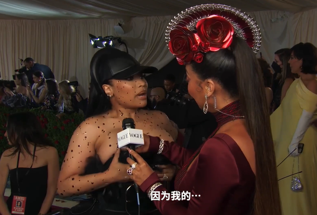 施华洛世奇水晶灯，客厅吊水晶灯好不好（好莱坞红毯太大胆）