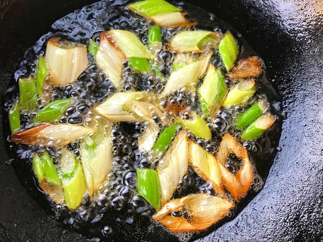 烧饼油酥怎么调配，油酥烧饼的做法与配方（按照这个比例一次成功）