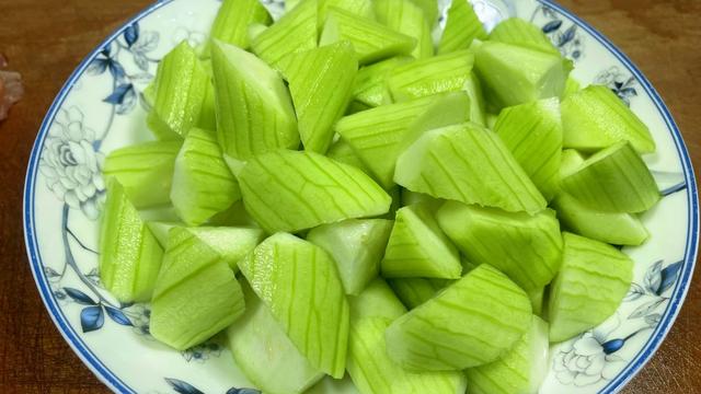 丝瓜炒肉的家常做法大全，黄瓜、苦瓜靠边站