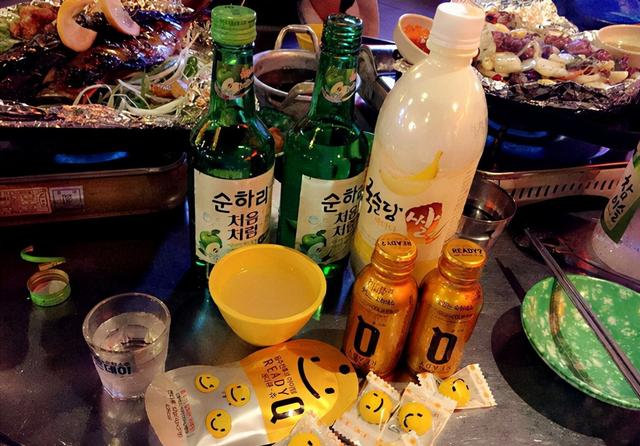 啤酒属于碳酸饮料吗，啤酒属于碳酸饮料吗?-啤酒不是也有大量的二氧化碳吗（一瓶“白酒”等于多少“啤酒”）