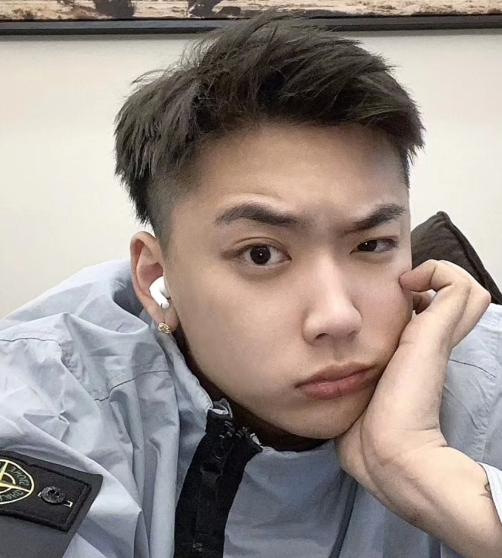 戴“名表”穿“名牌”？变形计李勒优被批忘本，崔晋现身霸气护妹