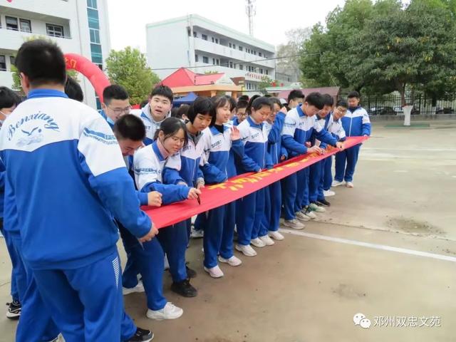 中考口号霸气押韵，2022初三中考励志口号霸气押韵句子（奋斗百日争朝夕）