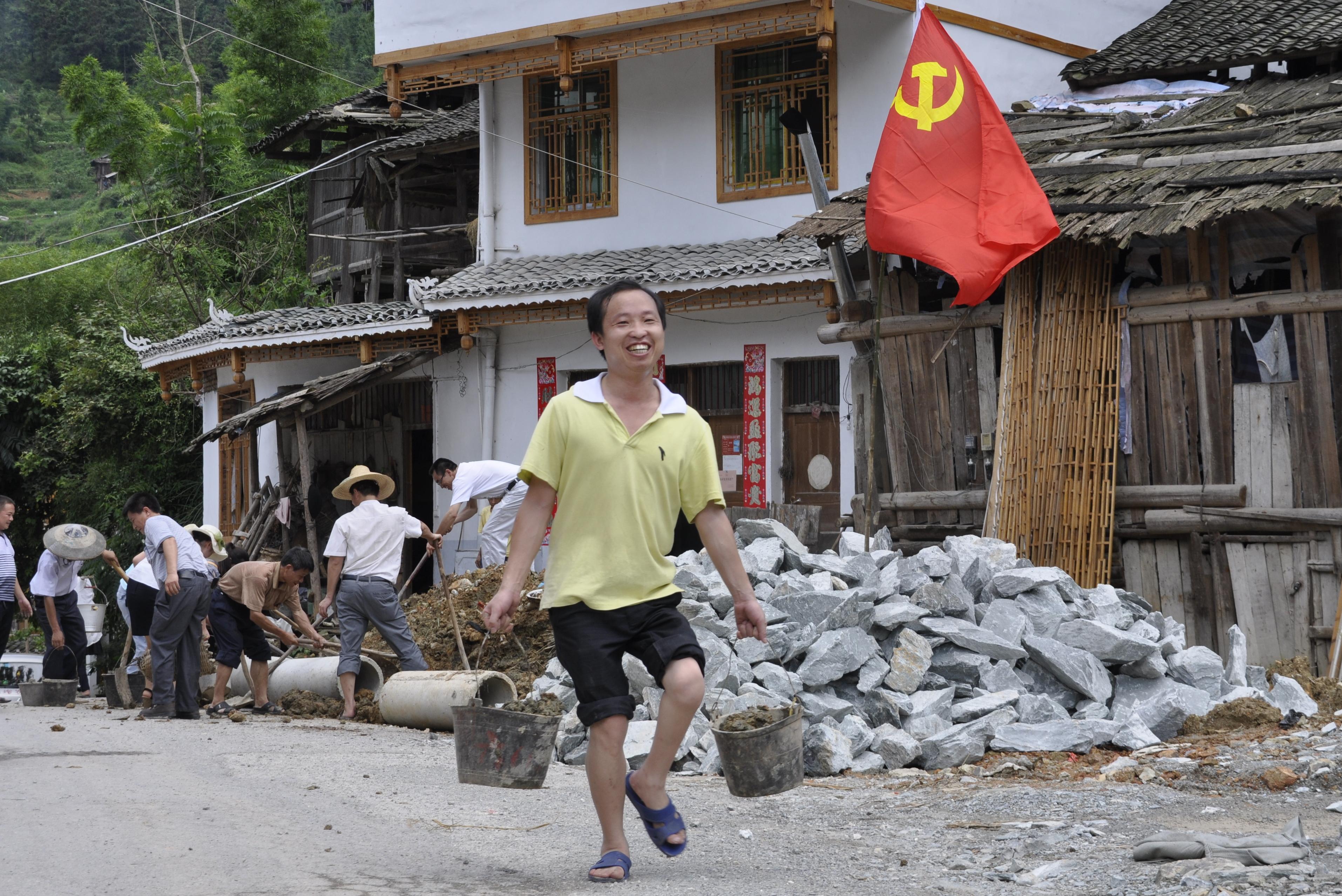 凯里地区家电维修拆装师傅 凯里青年志愿者走进清江移民小区义务维修家电