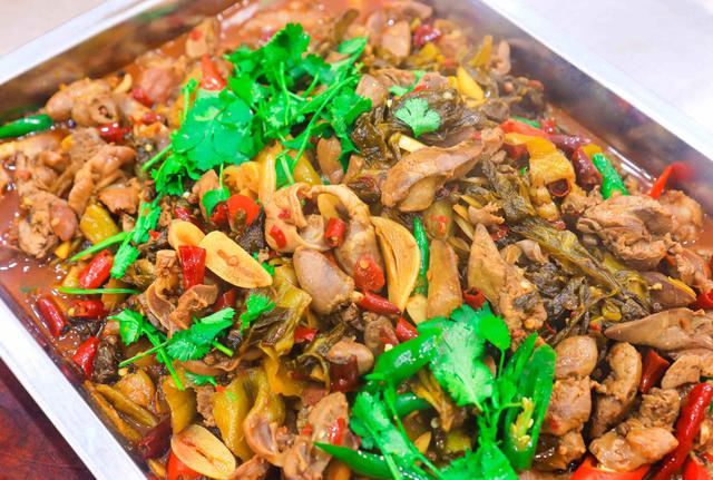 100克鸡胸肉含多少蛋白质，一百克鸡胸肉含多少脂肪（鸡腿排倒数第二）