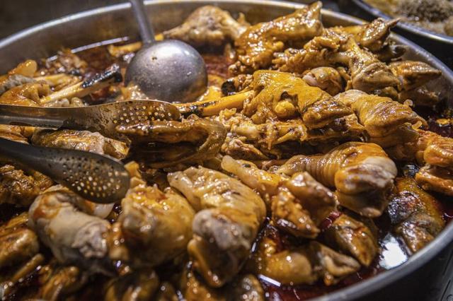 新疆美食有哪些，新疆的美食有哪些（新疆的10样“西域美食”）