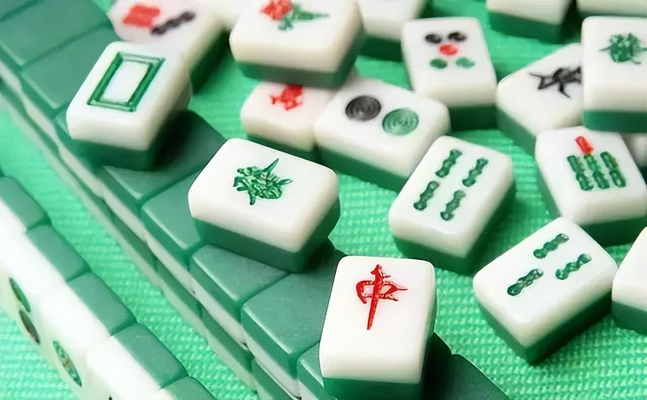 面无表情的人是啥性格，面无表情的人是啥性格的人（麻将桌上常见的四类人）