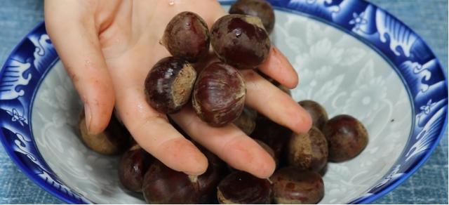 哪里可以学到炒板栗的技术谢谢，炒板栗需要哪些技术（板栗开口原来这么简单）