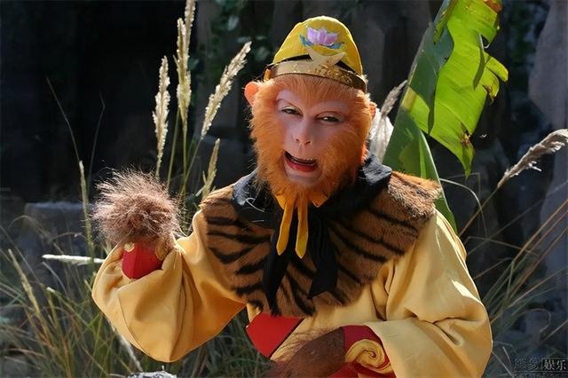 大闹天宫的主要内容，大闹天宫主要内容概括（你看降生他的那块石头上刻了啥）