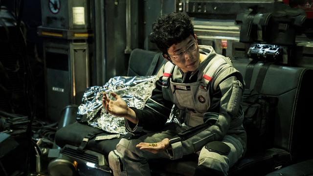 流浪地球结局是什么，流浪地球结局是什么意思（人类自己都打了起来）