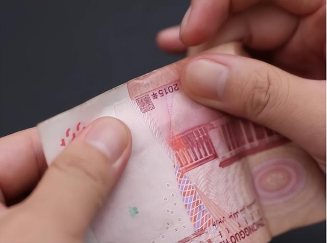 验钞机有哪些种类，验钞机的功能有哪些（银行的假钱都是哪来的）