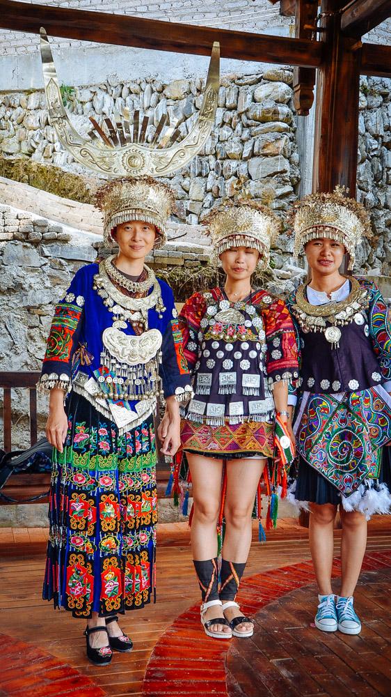 苗 族 服 饰,苗族服饰图片(把全部身家穿在身上是什么体验)