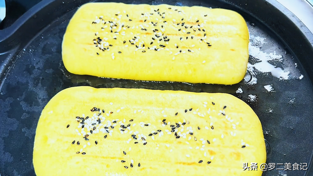 烫面饼怎么做又软又香，烫面饼怎么做又软又香窍门（出锅暄软多层）