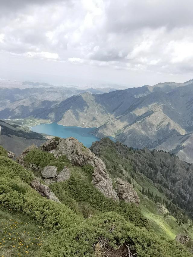 天山天池风景名胜区简介，天山天池简介（新疆旅游-天山天池旅游攻略）