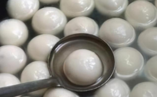 汤圆怎么煮好吃，怎么煮汤圆好吃（个个软糯香甜不开裂）