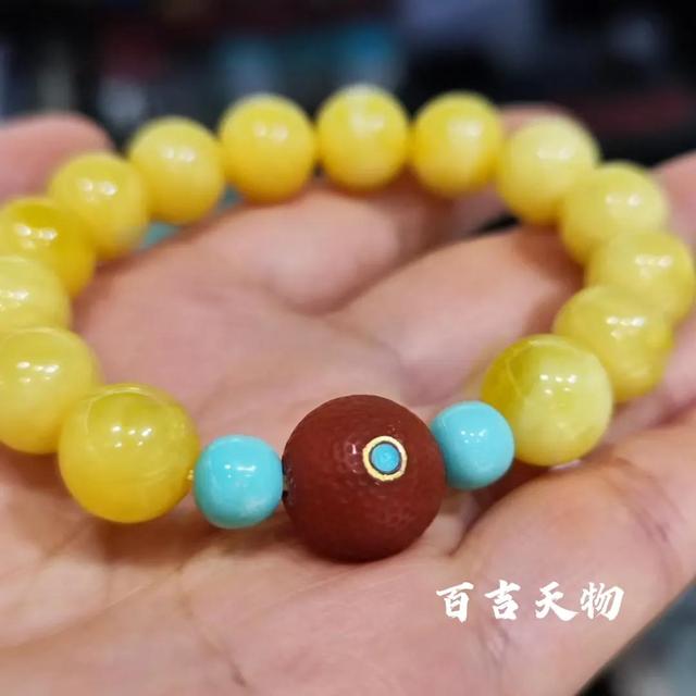 最近流行什么蜜蜡手串，什么款式的蜜蜡手串最漂亮