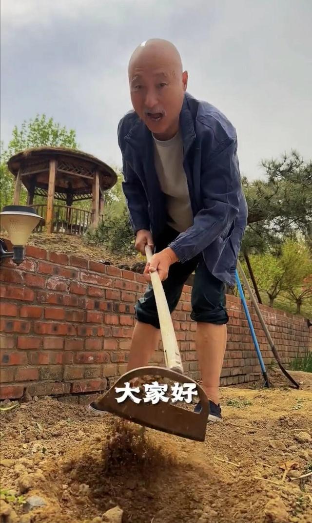 陈佩斯的近况如何，69岁陈佩斯在北京坐拥万亩良田