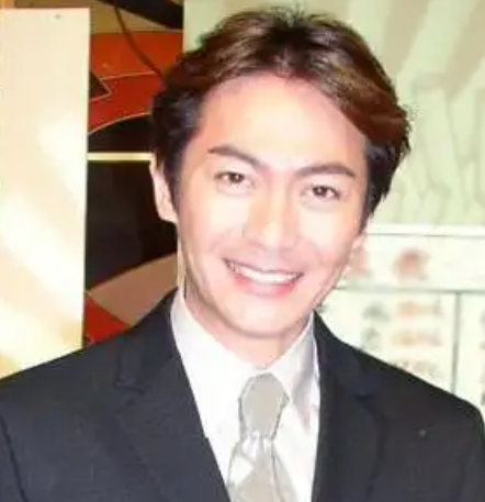 江华和邓萃雯当年事件，江华和邓萃雯当年事件发布会（曾让万梓良在马路上下跪）