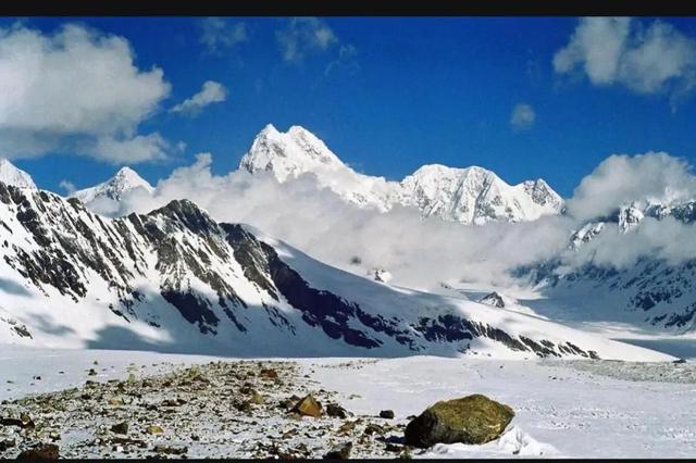 我国最西端位于新疆的什么高原，我国最西端位于新疆自治区的什么高原（中国最西端领土帕米尔高原）