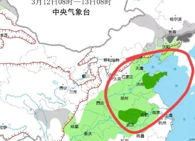 春雨像什么一样轻轻地落在地上，有关春雨像什么一样轻轻的落在地上的句子有哪些（春雨近了，一名农民，俺开心了）