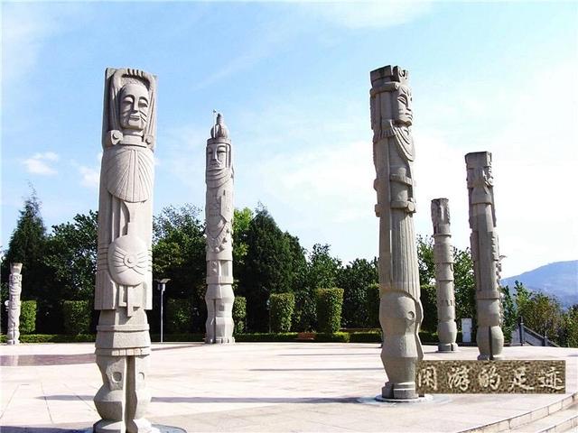 北回归线标志园，昆明墨江北回归线标志园（游客排队喝井水：就会生双胞胎）