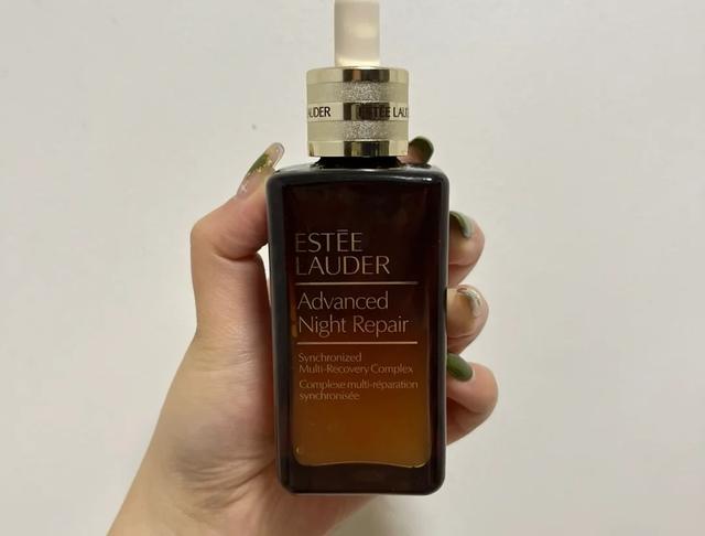 雅诗兰黛小棕瓶成分，雅诗兰黛小棕瓶成分是什么（SK2小灯泡、雅诗兰黛小棕瓶和兰蔻小黑瓶怎么选）