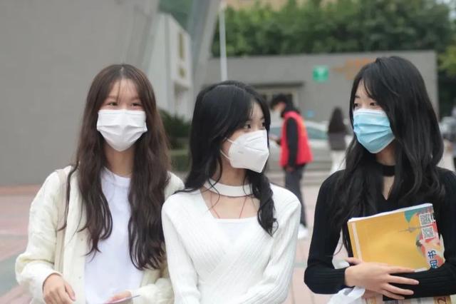 四川信息技术学院，2022年四川信息职业技术学院有哪些院系和专业（四川省高职院校入学当天美照曝光）