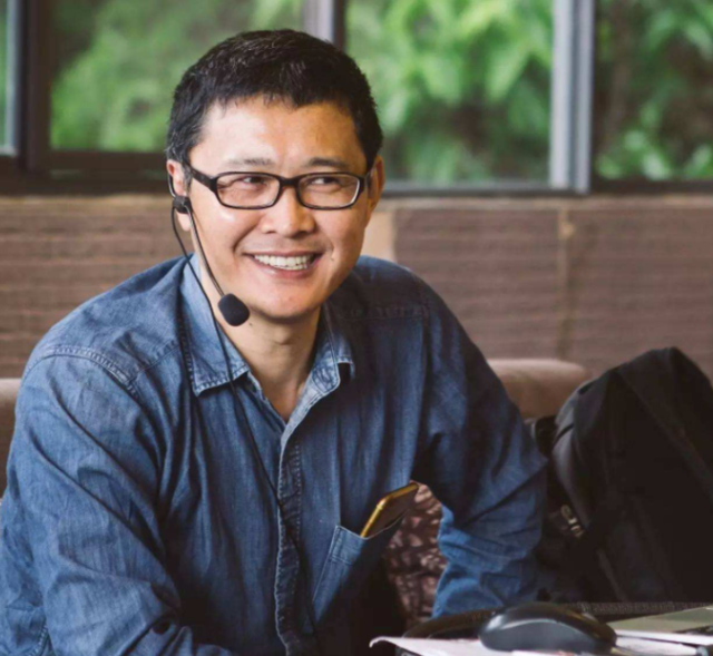 倒追老公恩爱30年，黄菡年轻时（倒追老公恩爱30年无绯闻）