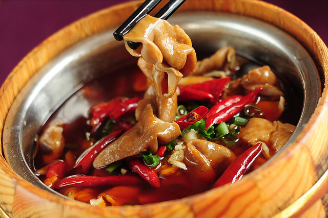 猪大肠怎么做好吃，新鲜猪大肠怎么做好吃（老屠夫教你详细步骤）