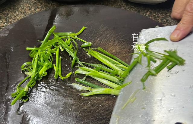 蒸鱼豉油怎么用，蒸鱼豉油做什么菜可以用（清蒸鱼时，放花生油还是玉米油）