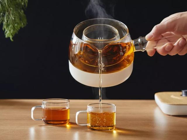 茶叶水的用途有什么，茶叶水的用途有什么好处（吃药时不能用茶水送服）