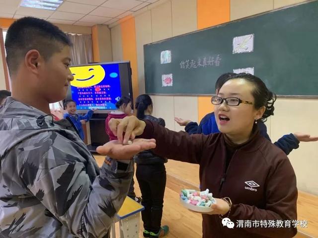 师德标兵事迹材料，师德标兵的先进事迹材料（躬耕一线守初心——渭南特校师德标兵）