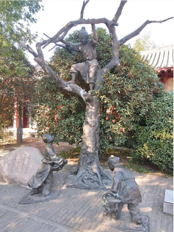 杜甫自号什么，杜甫自号什么唐代伟大的什么诗人（\