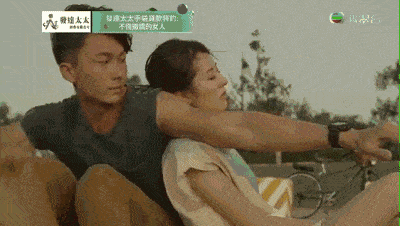 王浩信恭喜陈自瑶获奖！被扒在老婆孕期出轨，曾和小三同台领奖