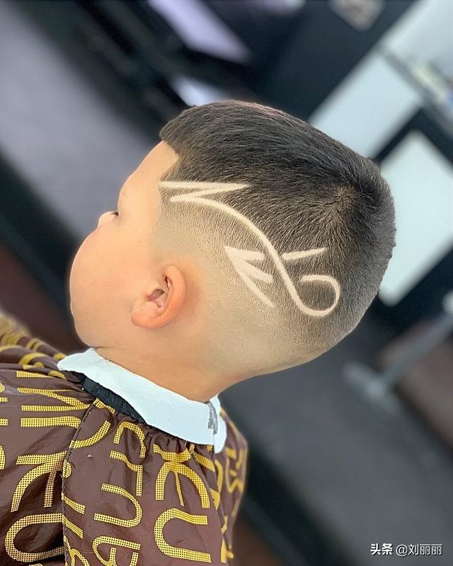 幼儿发型绑扎方法，幼儿发型绑扎方法图解（爆款发型送给你，想不帅都难）