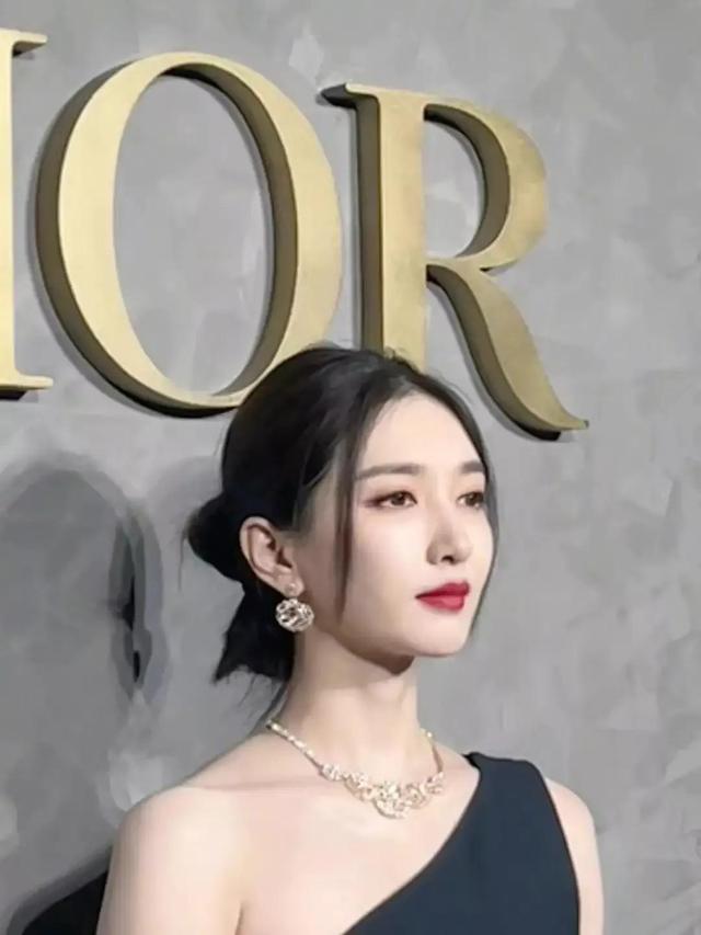 简单大方又好看的盘发，江疏影气质盘发知性大方