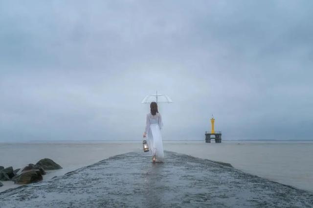 原谅老婆出轨的男人表现，原谅老婆出轨的男人表现是什么（为什么说轻易原谅出轨男人）