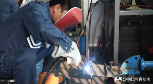 专科学什么专业好，2023高职十大热门专业（2022年专科志愿填报）